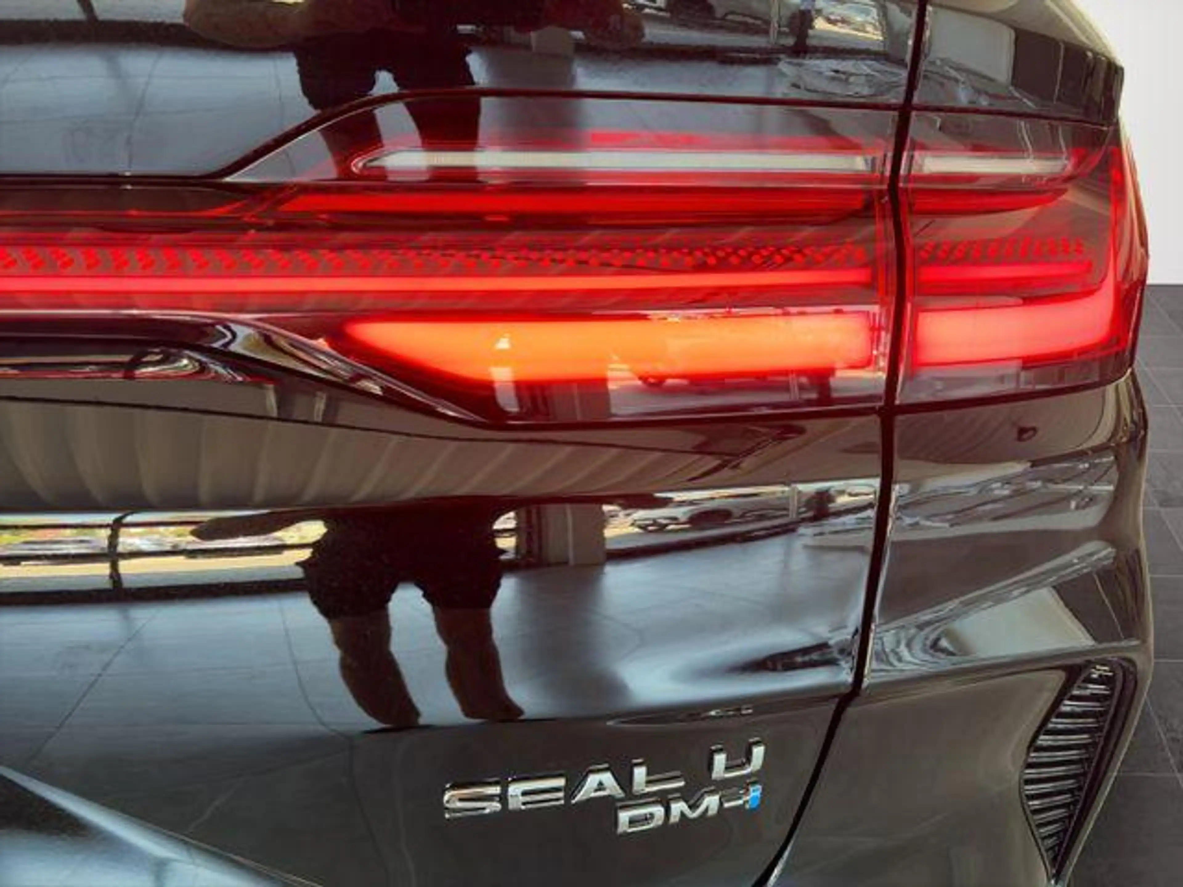 BYD Seal U DM-i Design AWD /360°/HUD/SHZ/PANO-DA 238 kW (3... — photo 13