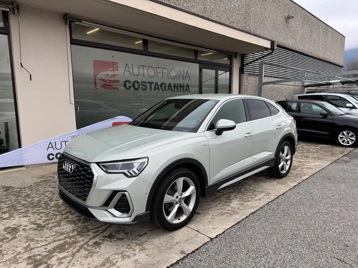 Audi Q3 Sportback 35 2.0 tdi S line edition s-tronic Grijs - 1