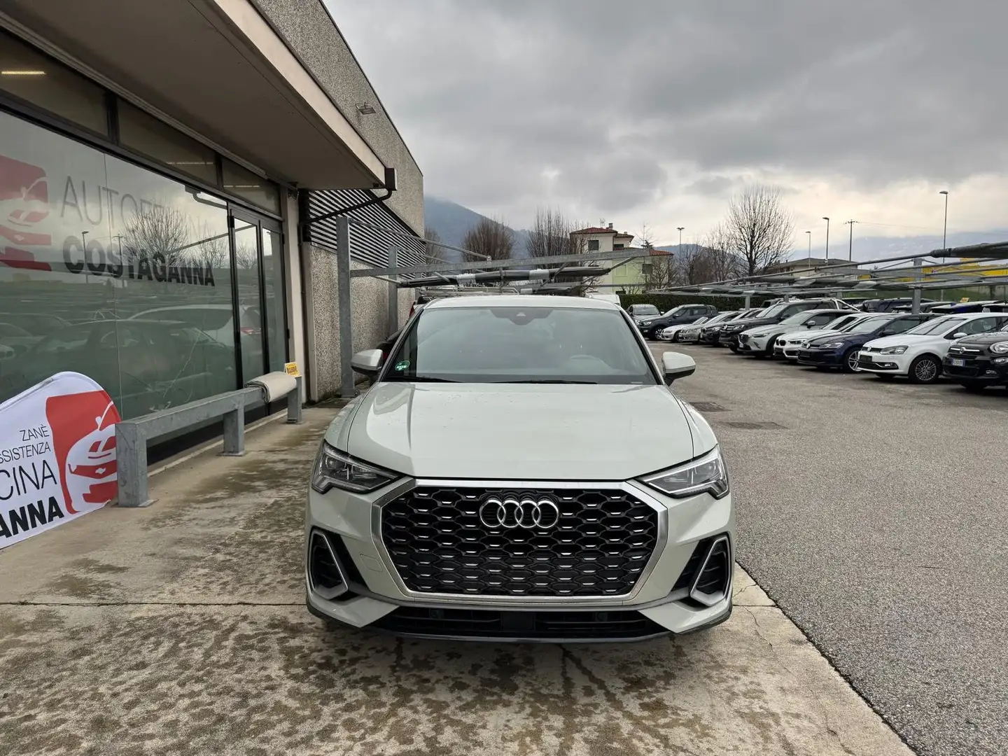 Audi Q3 Sportback 35 2.0 tdi S line edition s-tronic Grijs - 2