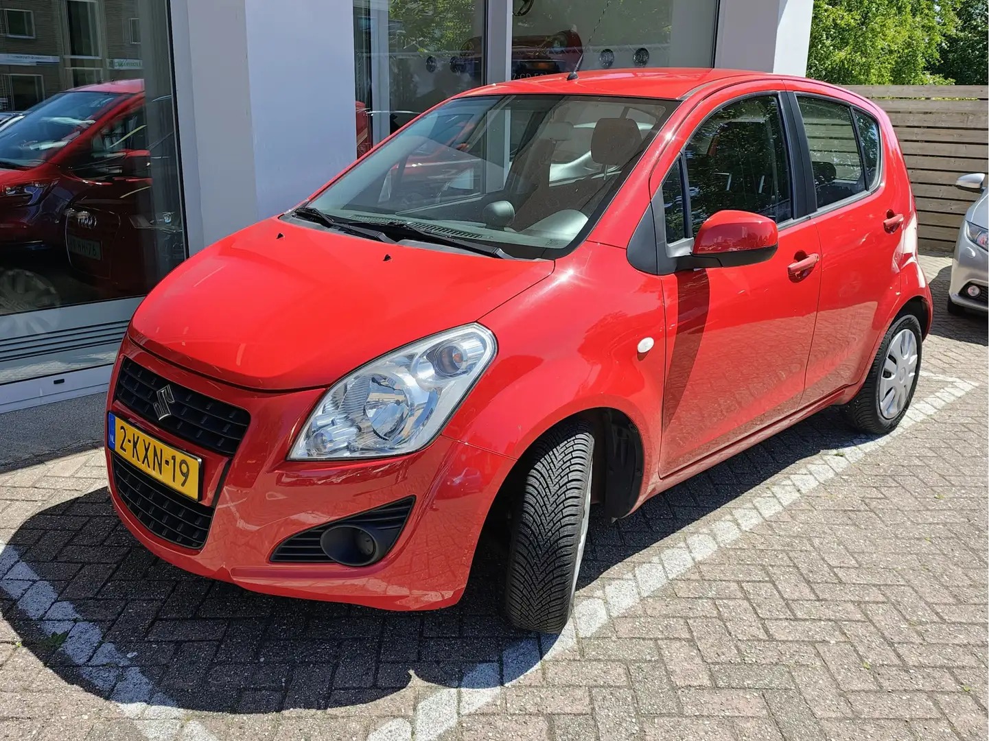 Suzuki Splash 1.0 VVT Comfort EASSS met APK tot 01-2026 Červená - 1