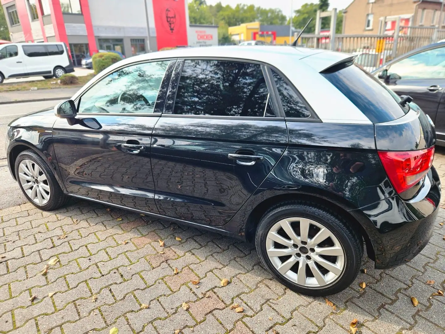 Audi A1 Sportback ambition Navi Tüv Neu Schwarz - 2