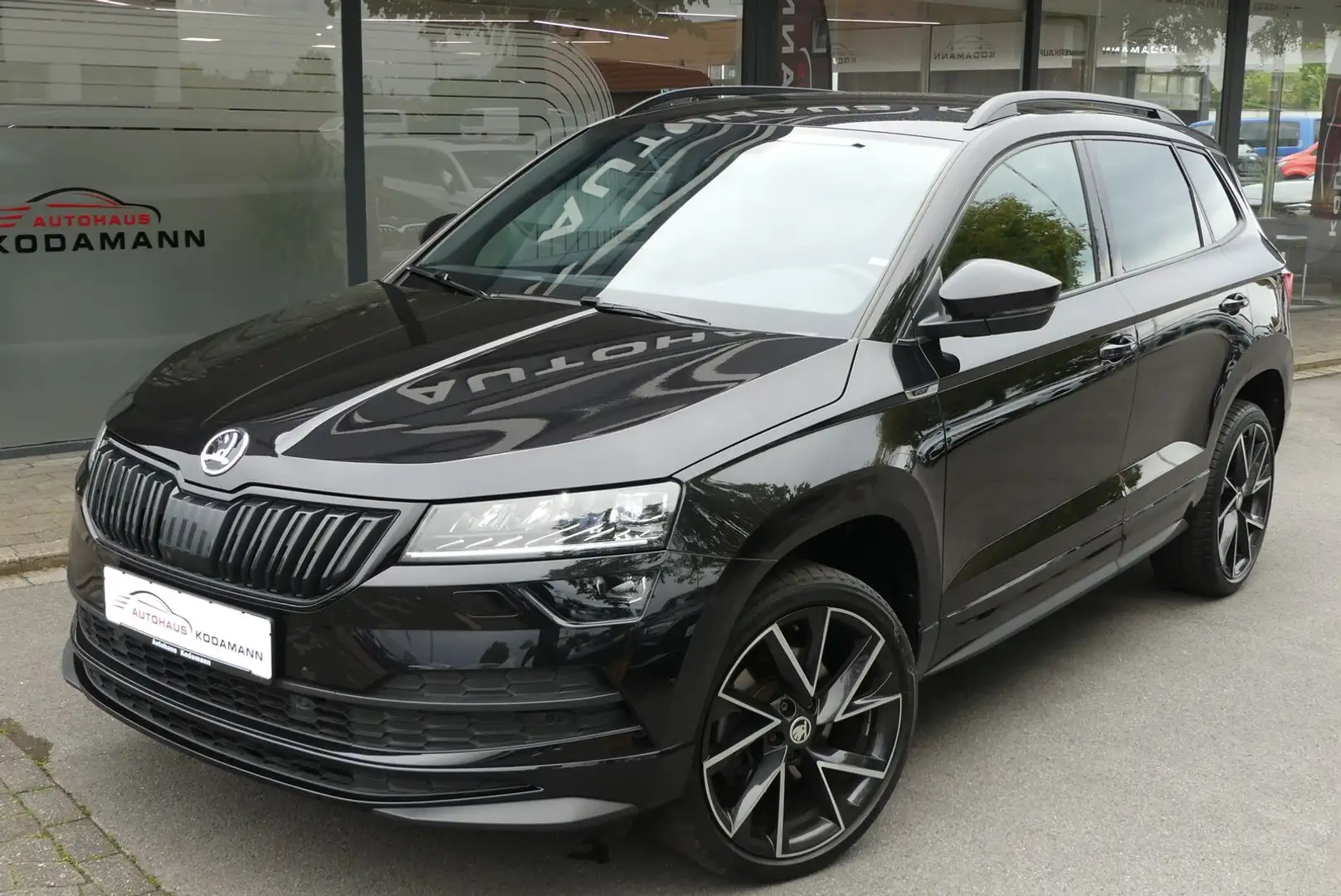 Skoda Karoq 1.5 TSI Sportline*ACC*CarPlay*DAB*LED* Zwart - 2