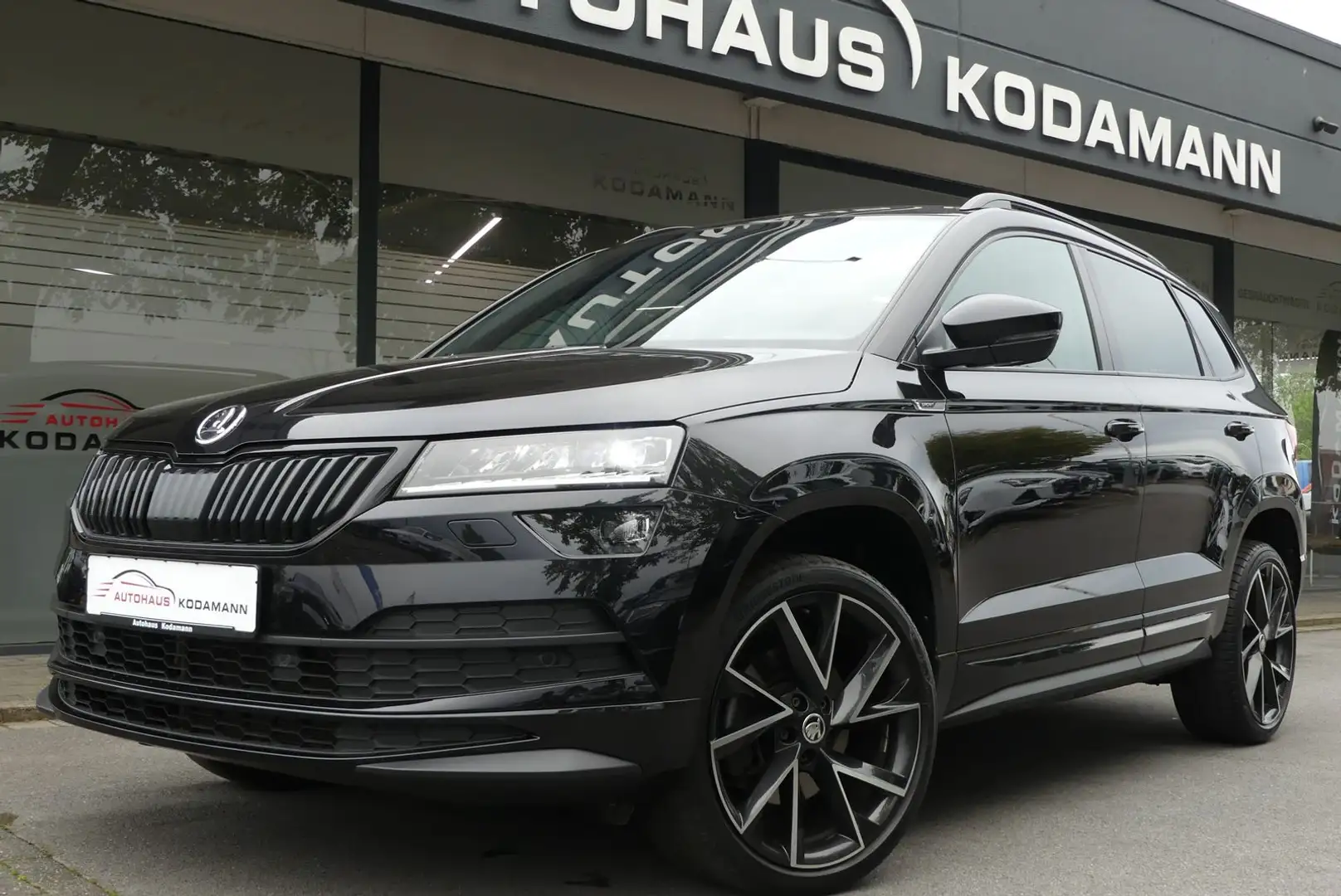 Skoda Karoq 1.5 TSI Sportline*ACC*CarPlay*DAB*LED* Zwart - 1