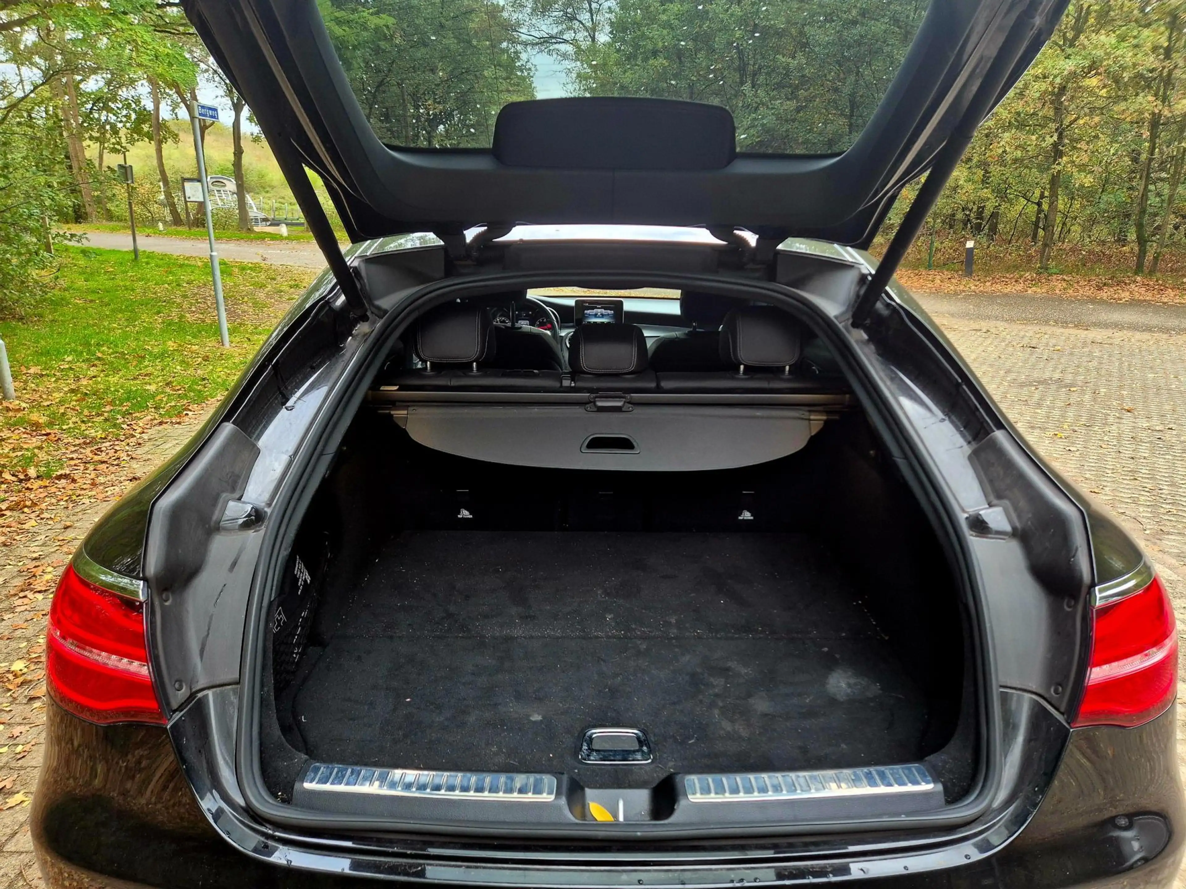 Mercedes-Benz GLC 250 Coupé 4MATIC Edition 1 AMG . Leder . Schuifdak — photo 6