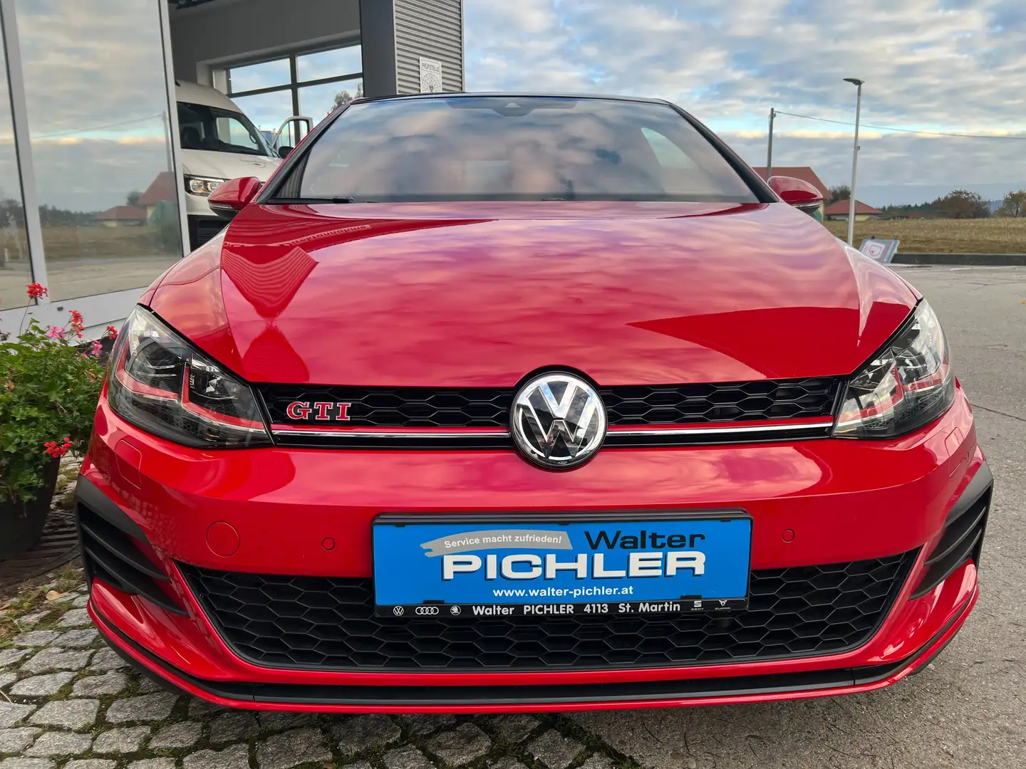 Volkswagen Golf GTI Performance 2,0 TSI DSG Rot - 2