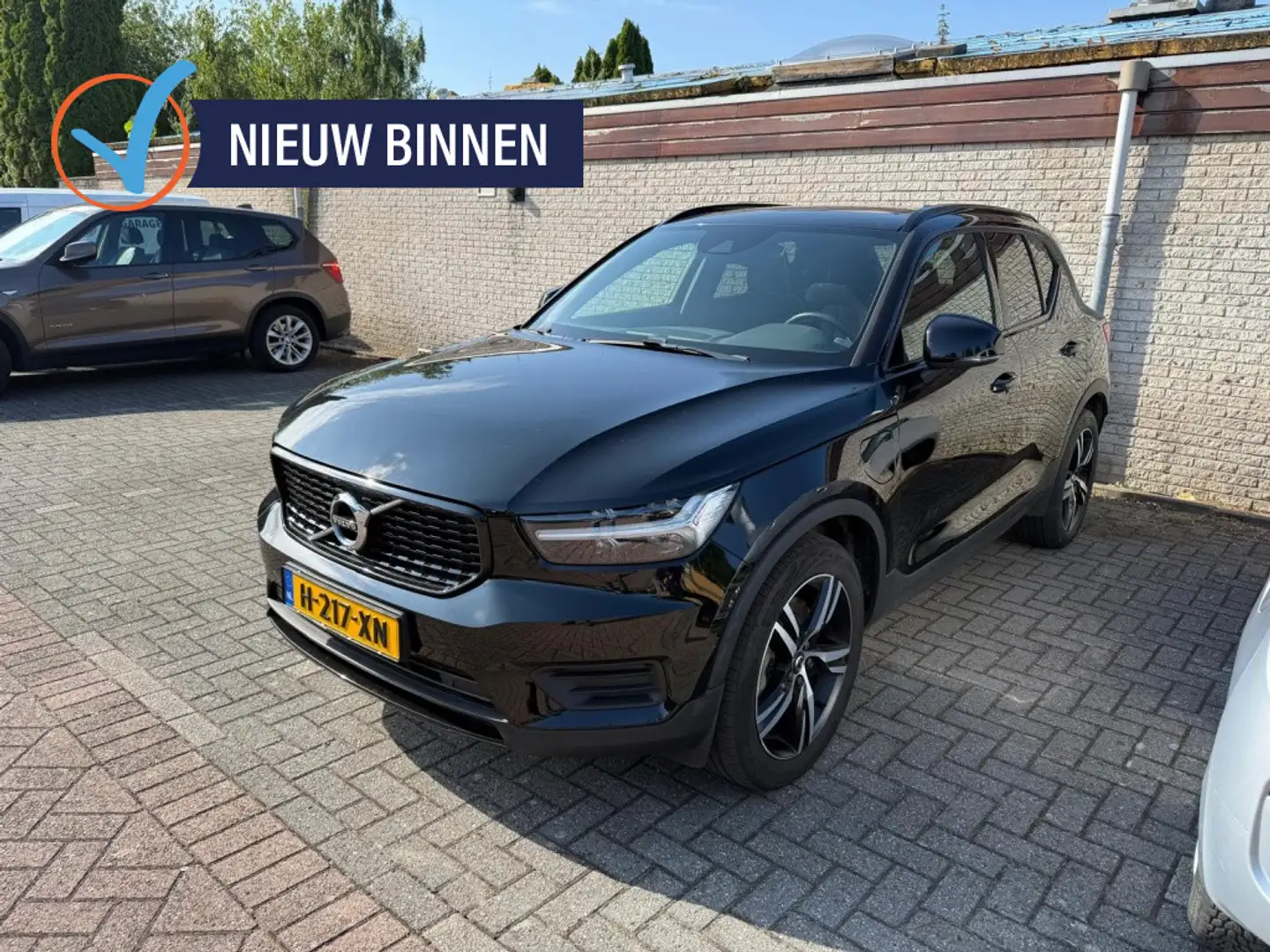 Volvo XC40 1.5 T5 TE R-Design, panoramadak, Harman Kardon, 26 Zwart - 1