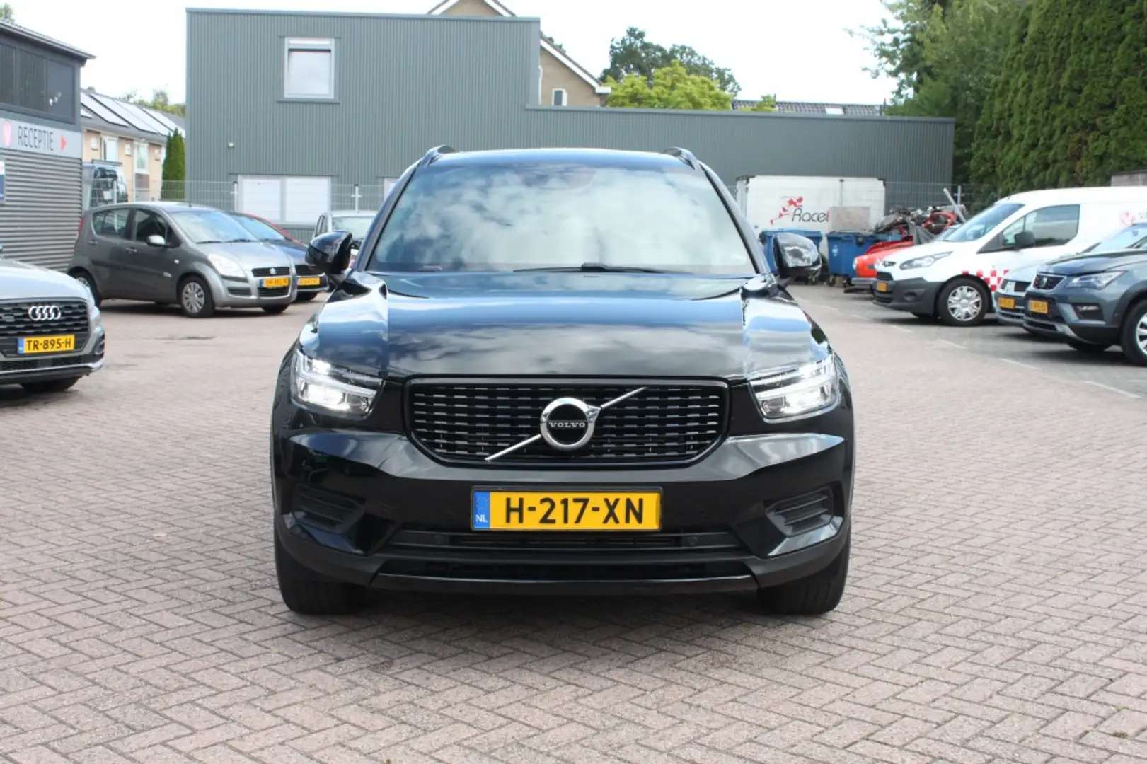 Volvo XC40 1.5 T5 TE R-Design, panoramadak, Harman Kardon, 26 Noir - 2