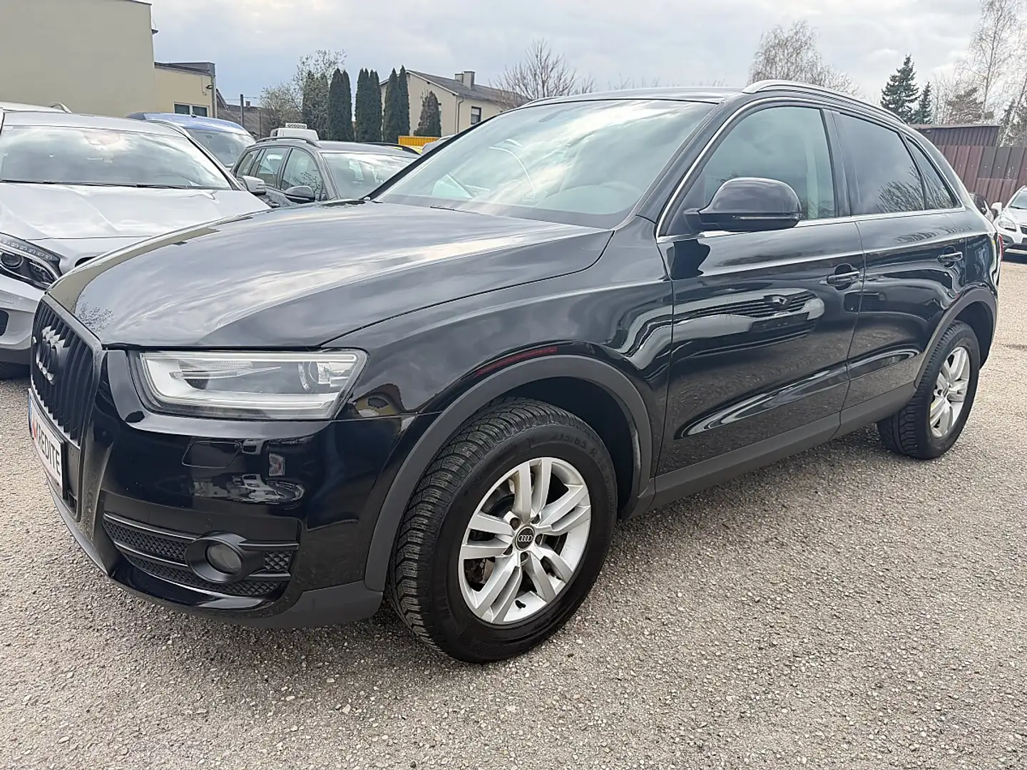 Audi Q3 2,0 TDI quattro Daylight Schwarz - 2