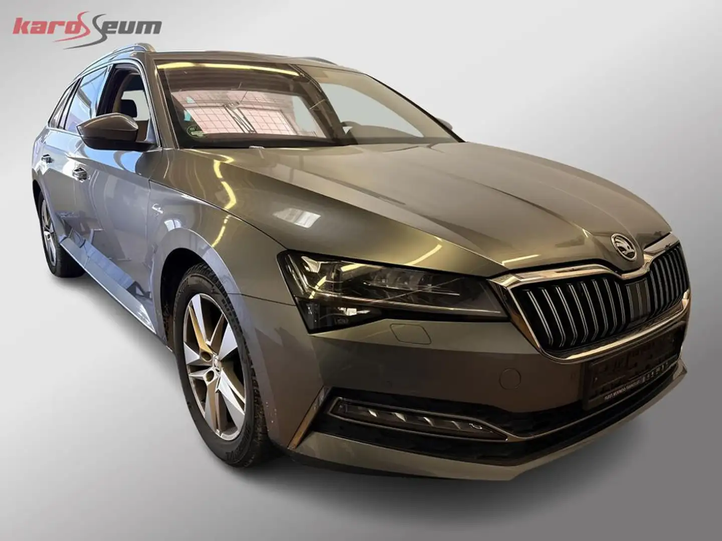 Skoda Superb Combi L+K Aut | TOP GEPFLEGT | Leder Grau - 2