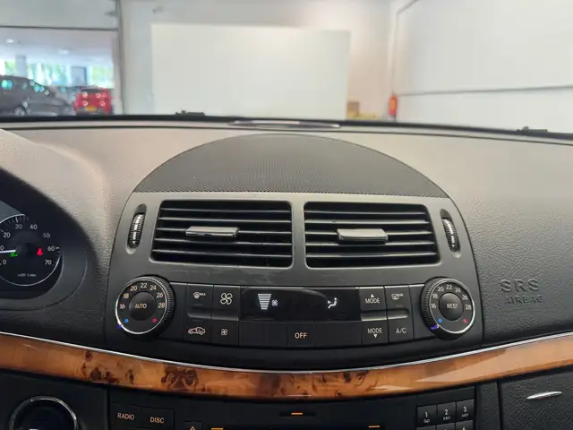 Mercedes-Benz 230 view 15