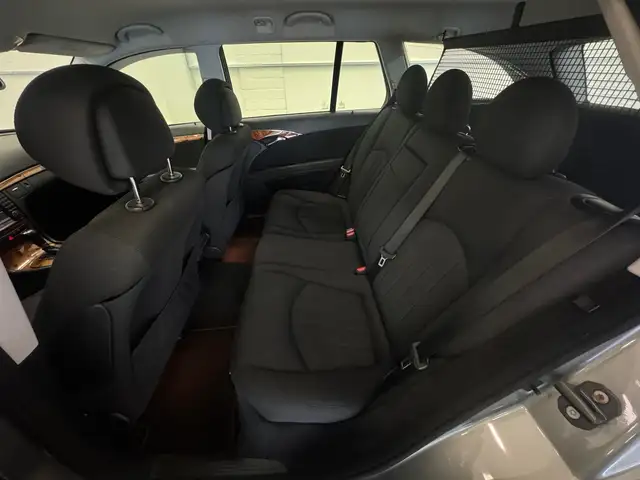 Mercedes-Benz 230 view 9