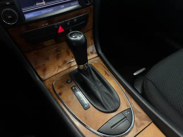 Mercedes-Benz 230 view 11