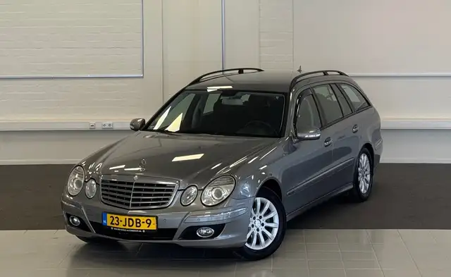 Mercedes-Benz 230 view 12