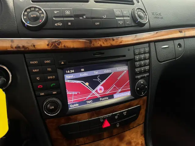 Mercedes-Benz 230 view 14