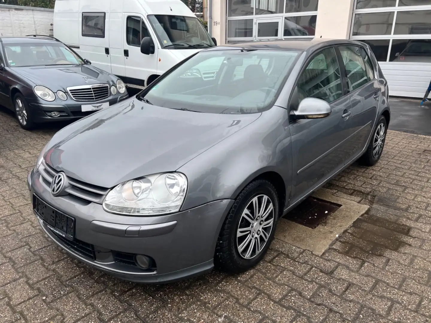 Volkswagen Golf V Lim. Tour 2.0 TDI*PDC*TEMPOMAT*KLIMA*SITZ Gris - 1