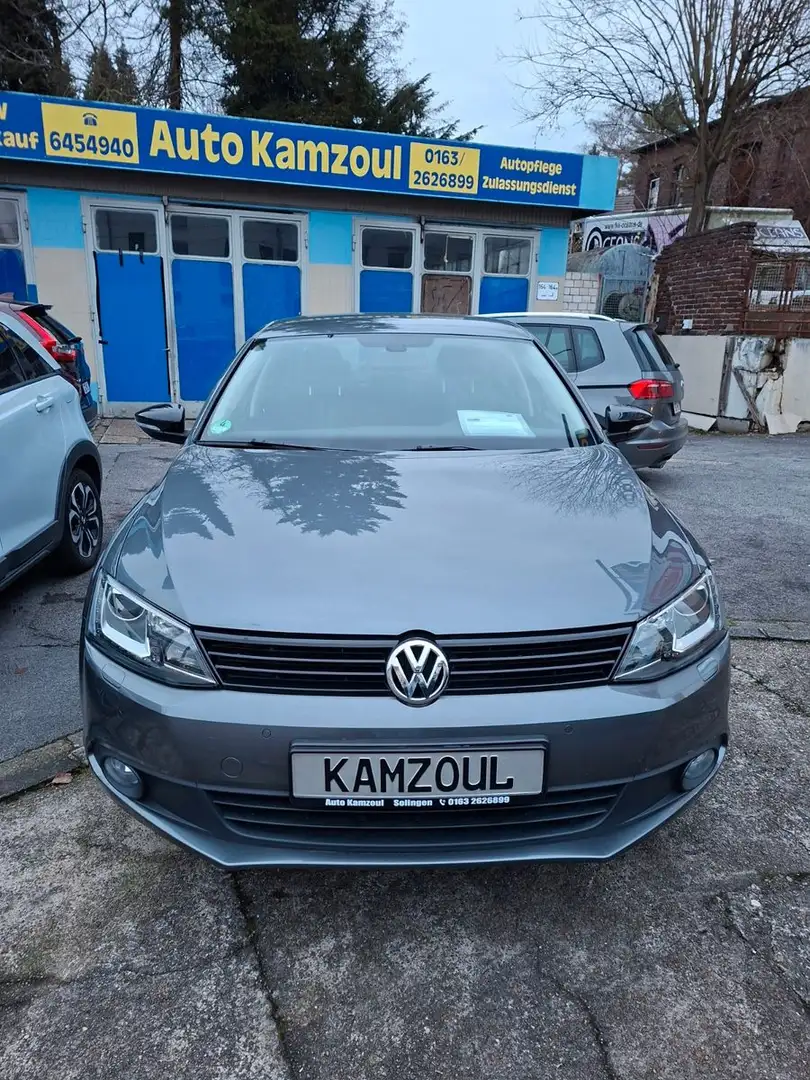 Volkswagen Jetta VI Match Grau - 1