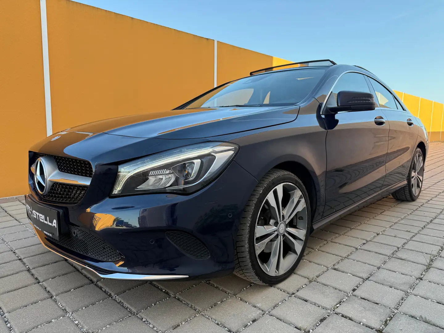 Mercedes-Benz CLA 220 CDI Facelift Urban Panorama /7G Automatik/1.Besitz Blauw - 1
