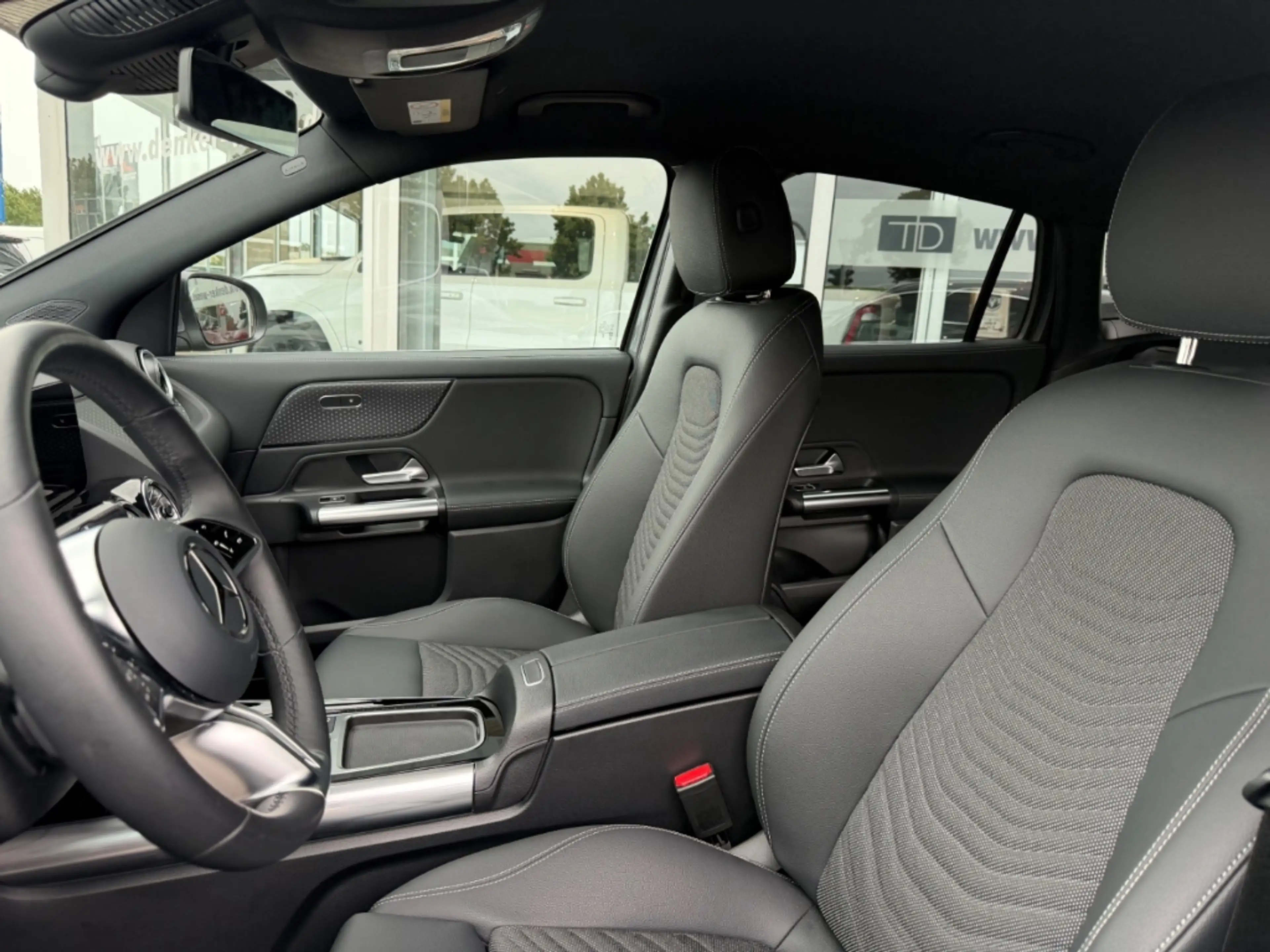 Mercedes-Benz EQA 250+,Progressive, ACC, Kamera, LED, Navi, SHZ — photo 12