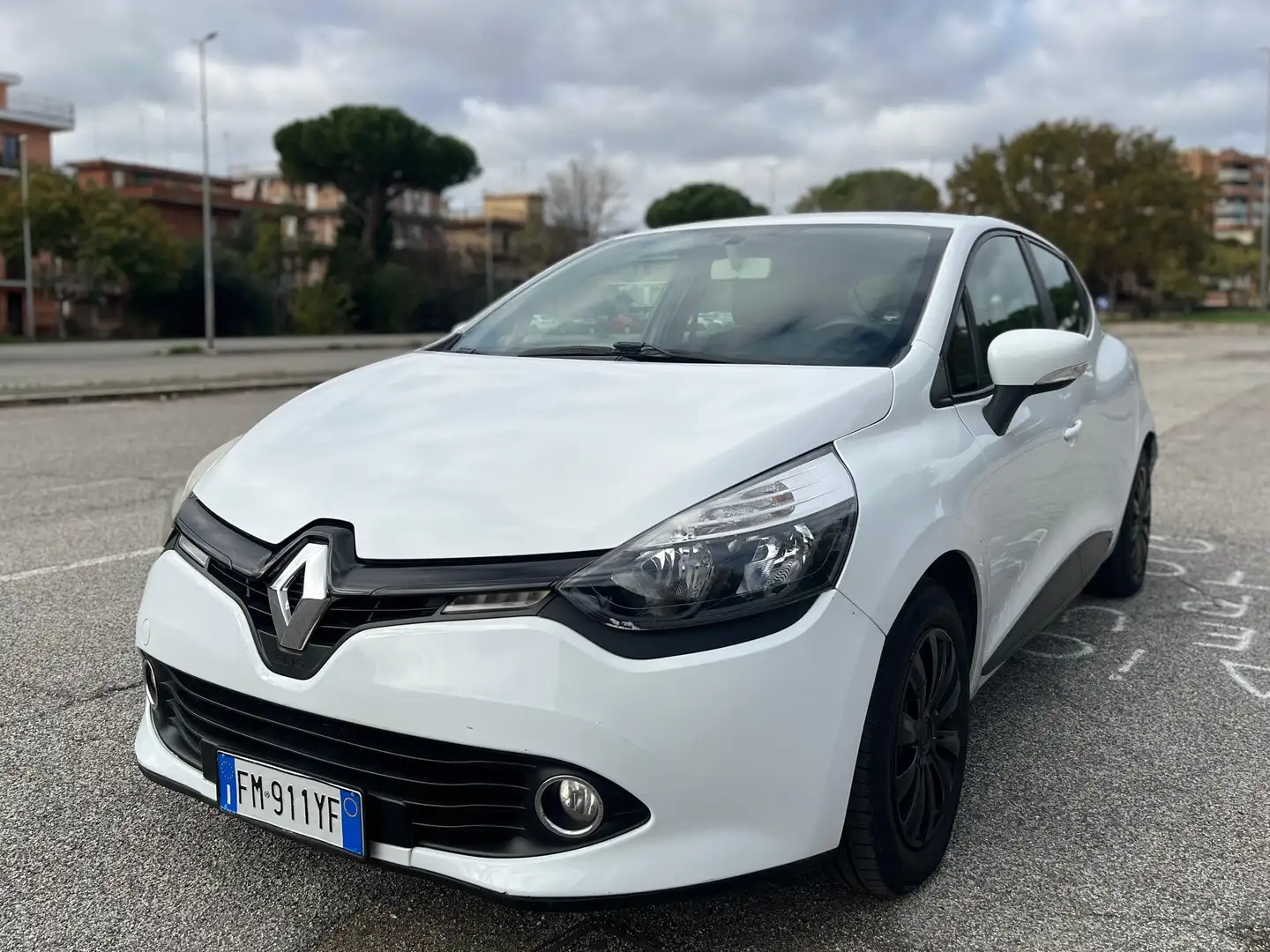 Renault Clio 1.2 75cv GPL Weiß - 1