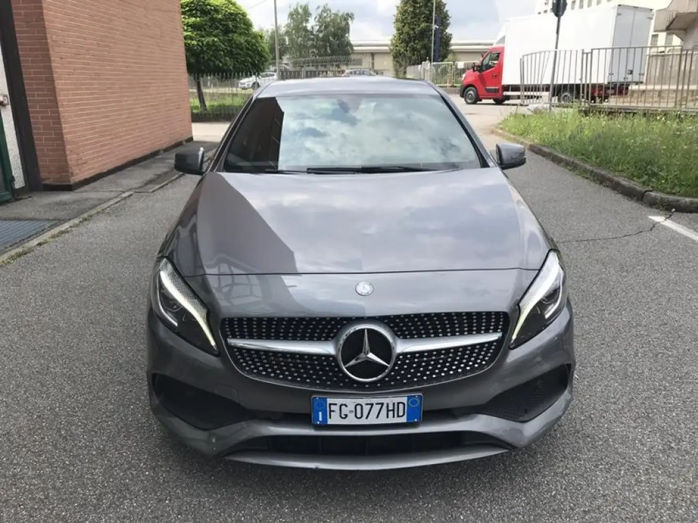 Mercedes-Benz A 180 d Premium NEOPATENTATI Grijs - 2
