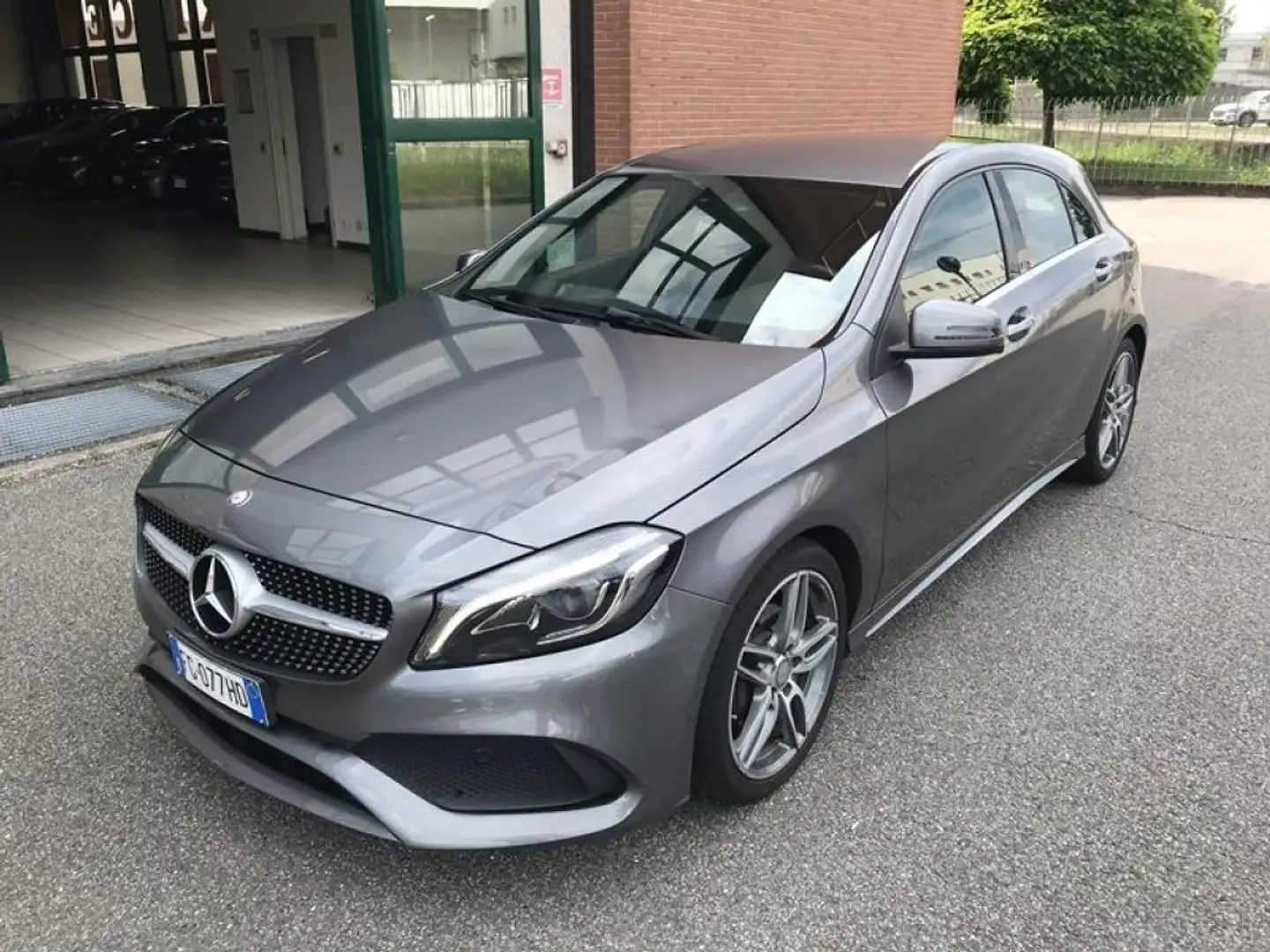 Mercedes-Benz A 180 d Premium NEOPATENTATI Grijs - 1