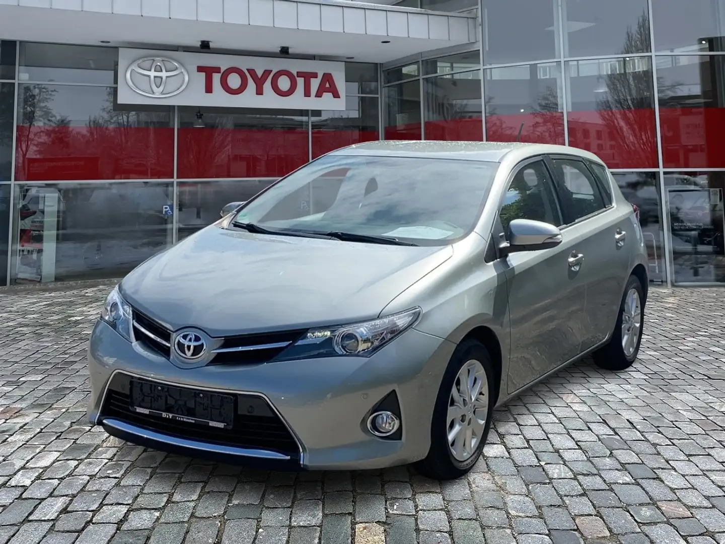 Toyota Auris 1.6 Start Edition ParkAss. KAM LM KlimaA Argent - 2