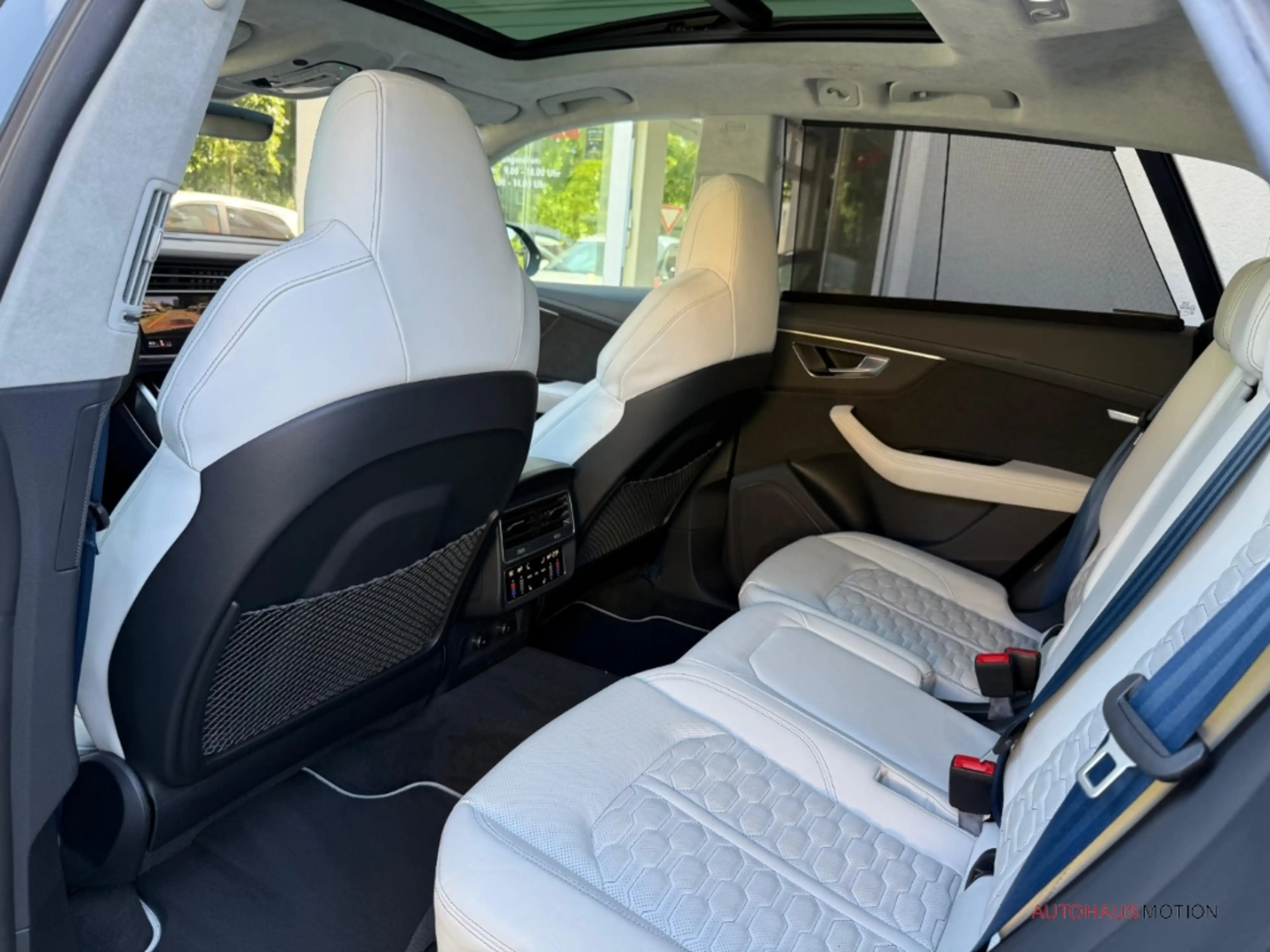Audi RS Q8 4.0 TFSI quattro exclusive HUD Pano 360 Kamera — photo 11