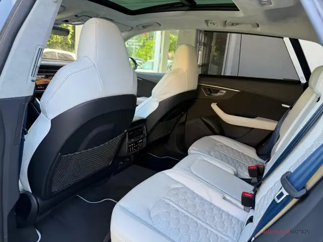 Audi RS Q8 view 11