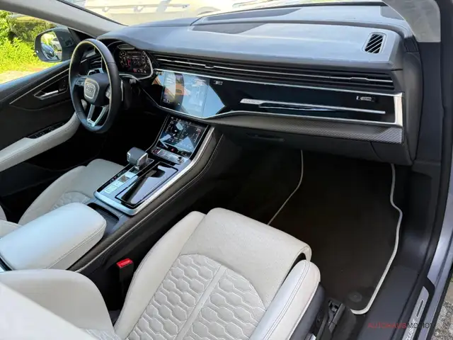 Audi RS Q8 view 14