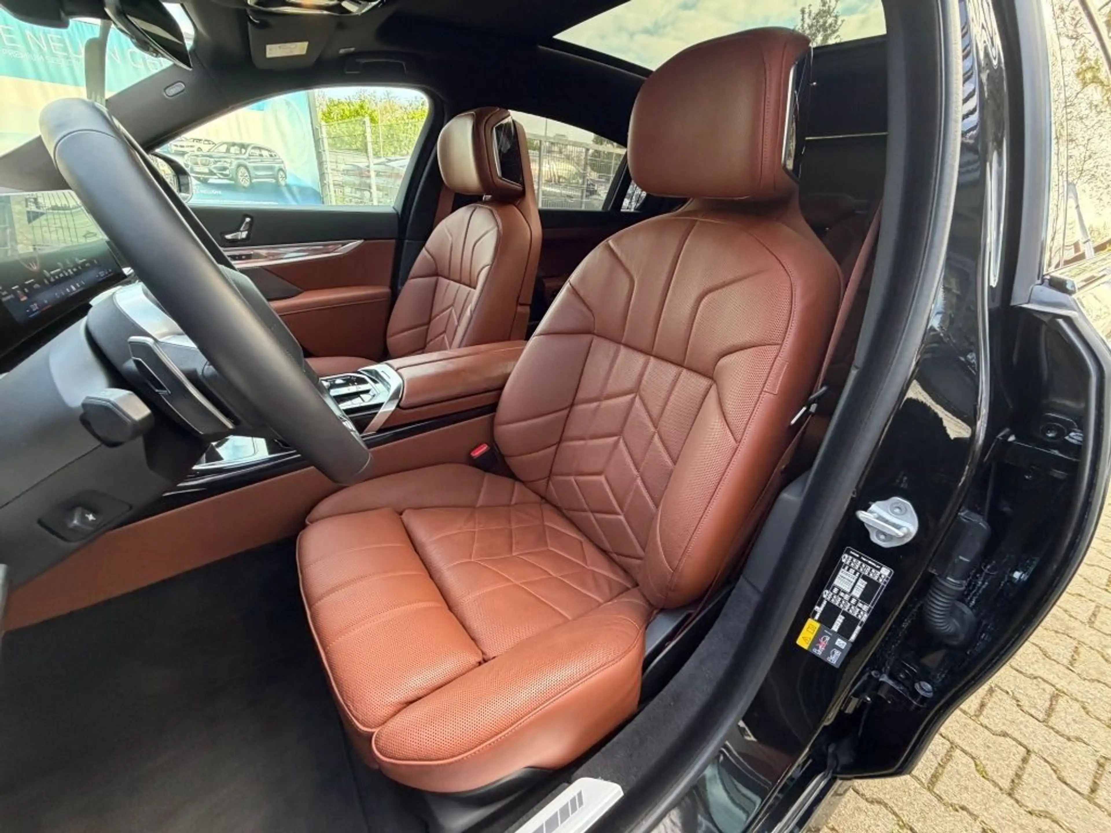 BMW 750 e xDrive M Sport Pro AHK Massage Sitzklima 21 — photo 4