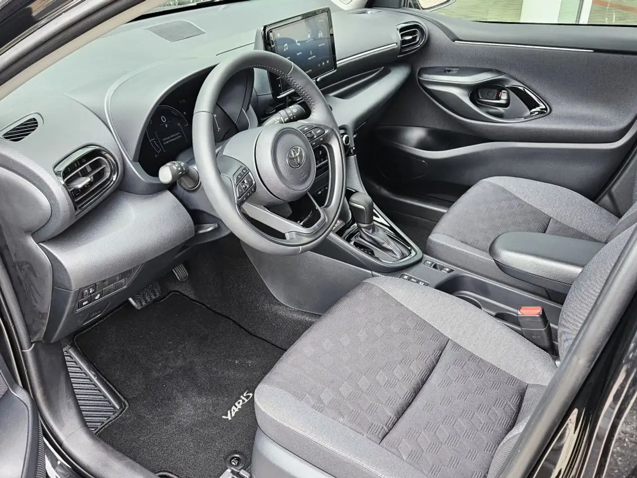 Toyota Yaris Hybrid 116 1.5 VVT-i Teamplayer*Comfort Paket* 6