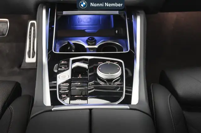BMW X6 view 8