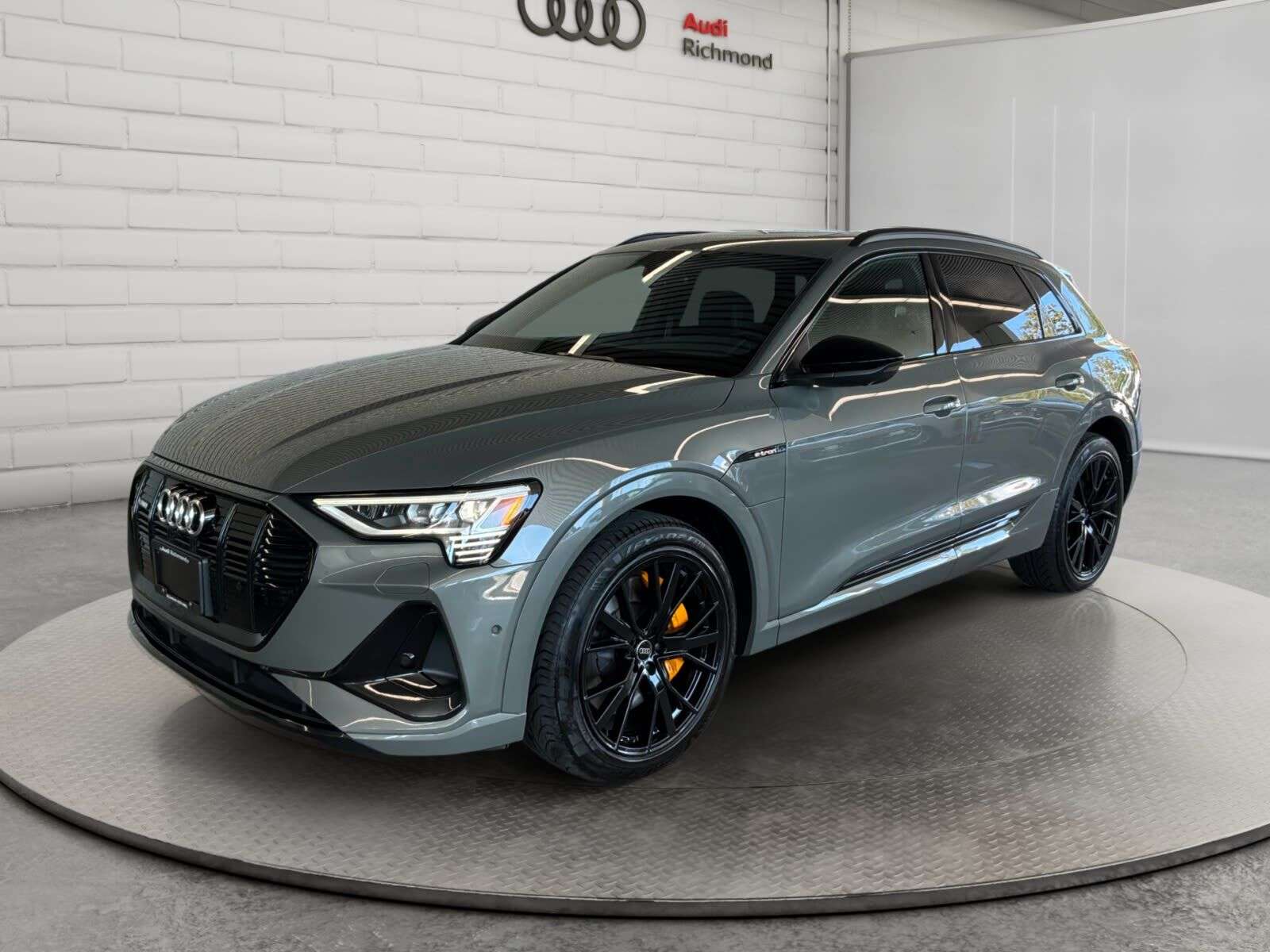 2023 Audi e-tron | TRAILER HITCH | VOLCANO GREY NATURAL FINE GRAIN