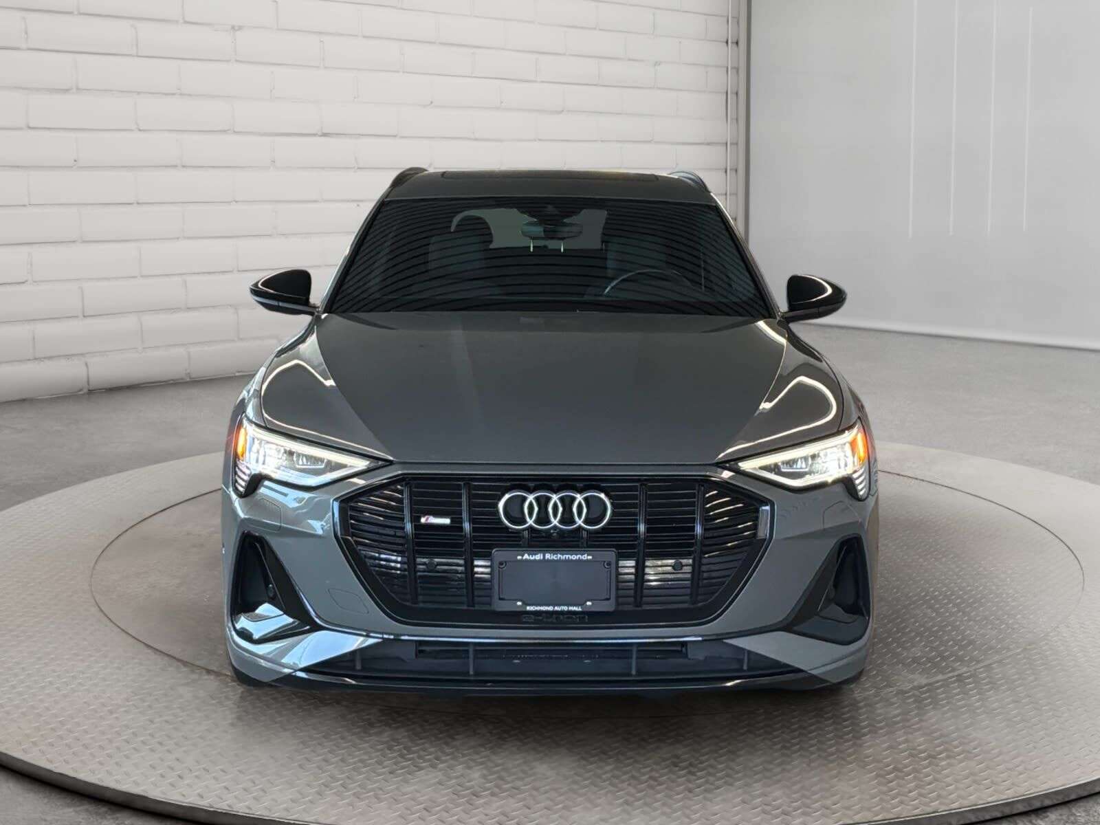 2023 Audi e-tron | TRAILER HITCH | VOLCANO GREY NATURAL FINE GRAIN — снимка 1