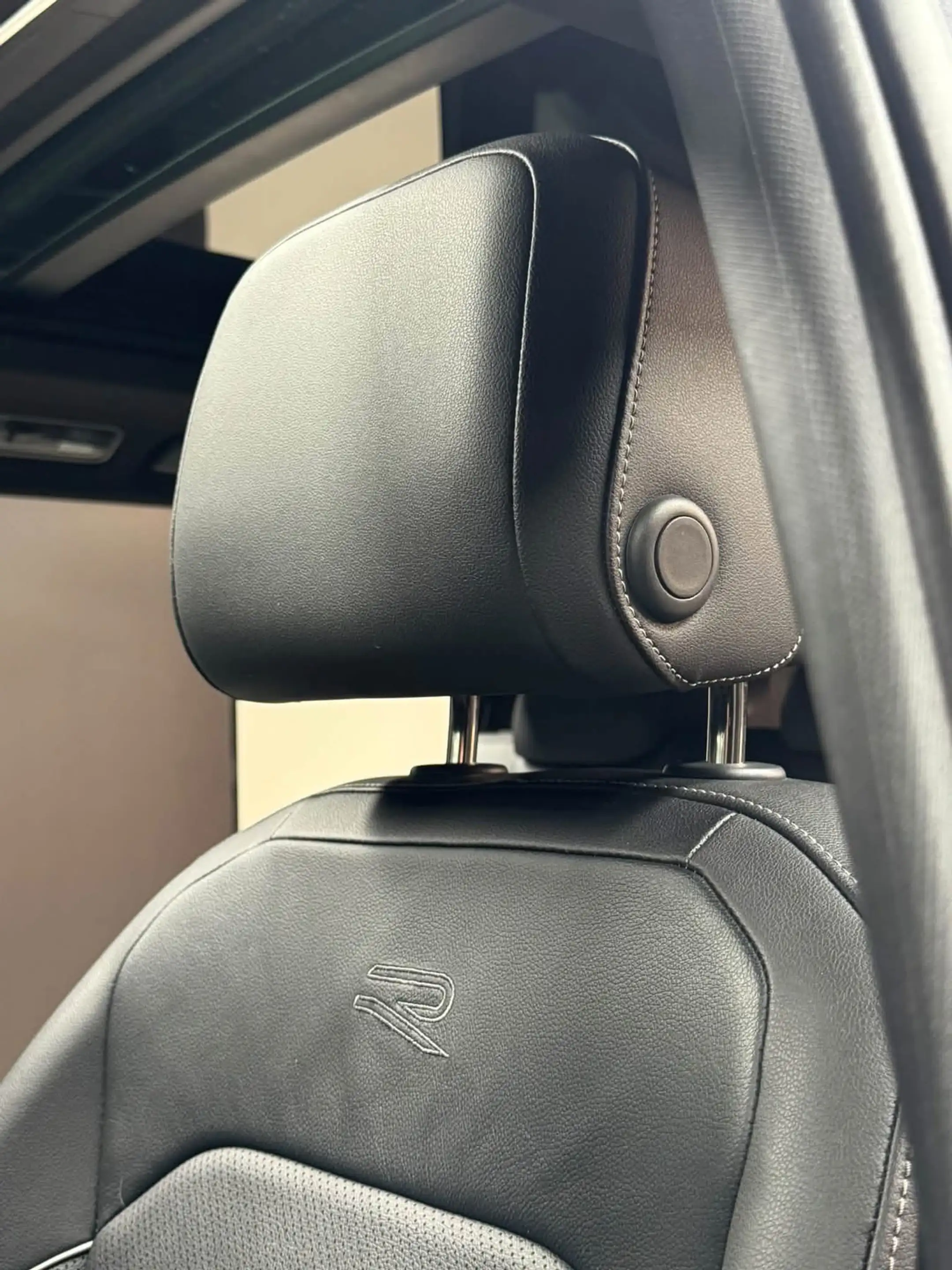 Volkswagen Tiguan Allspace Tiguan Allspace 2.0 TDi R-Line 7pl. DSG **12 mois de garantie** — photo 15