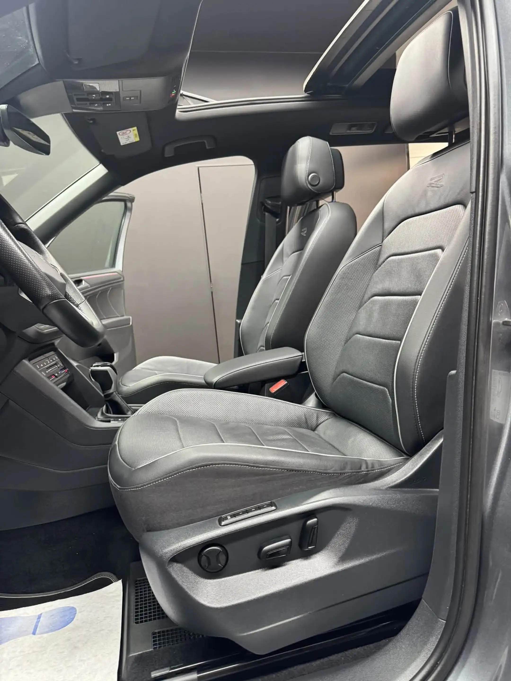 Volkswagen Tiguan Allspace Tiguan Allspace 2.0 TDi R-Line 7pl. DSG **12 mois de garantie** — photo 14