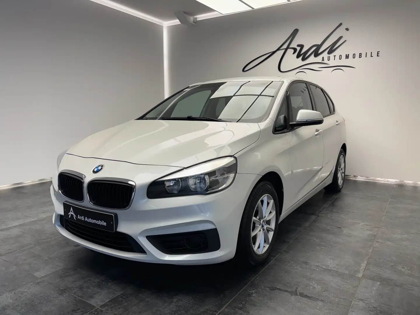 BMW 216 d Active Tourer *PHARE AUTO*AIRCO*LIMITEUR* Blanc - 1