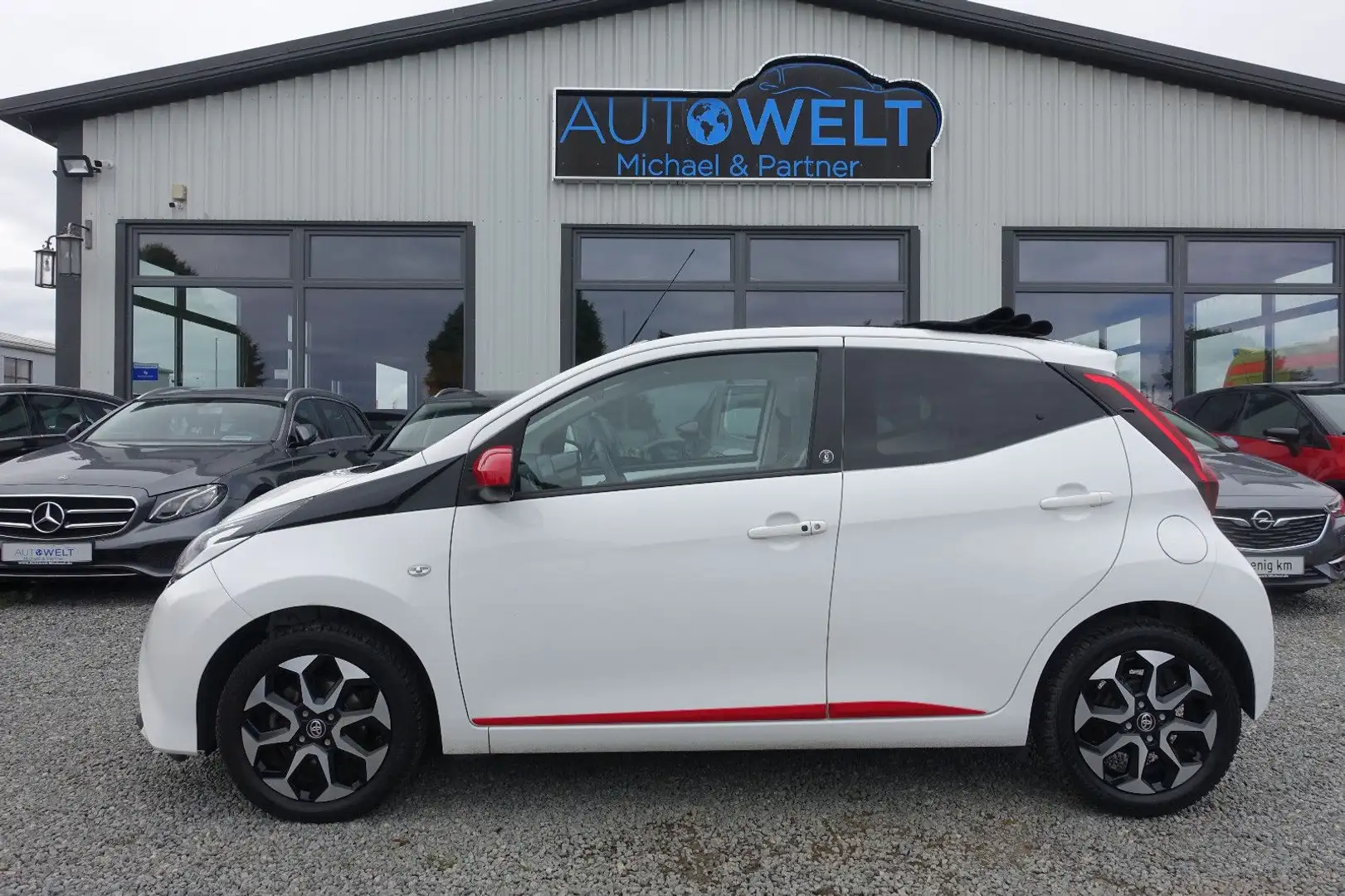 Toyota Aygo 1.0 Aut.KLIMA APP DAB KAM el.FALTDACH BLUET Weiß - 1