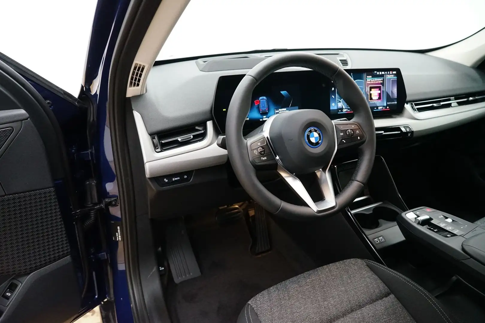 BMW iX1 xDrive30 [Navi, HUD, RFK, SHZ, LED] Modrá - 2
