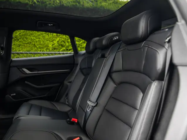 Porsche Taycan view 9