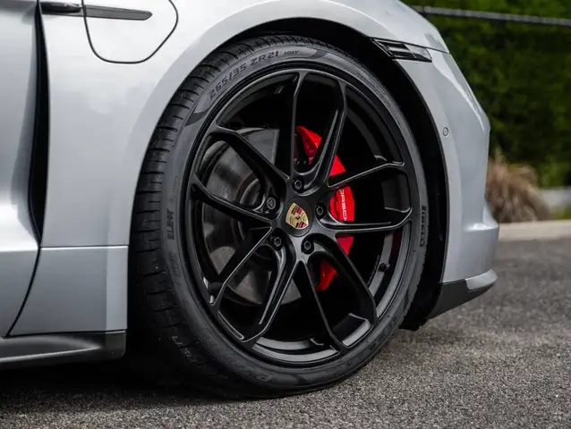 Porsche Taycan view 21