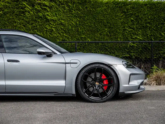 Porsche Taycan view 19