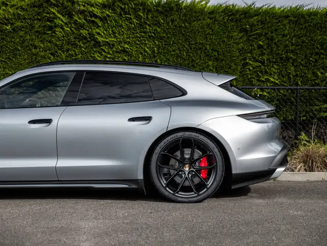 Porsche Taycan view 25