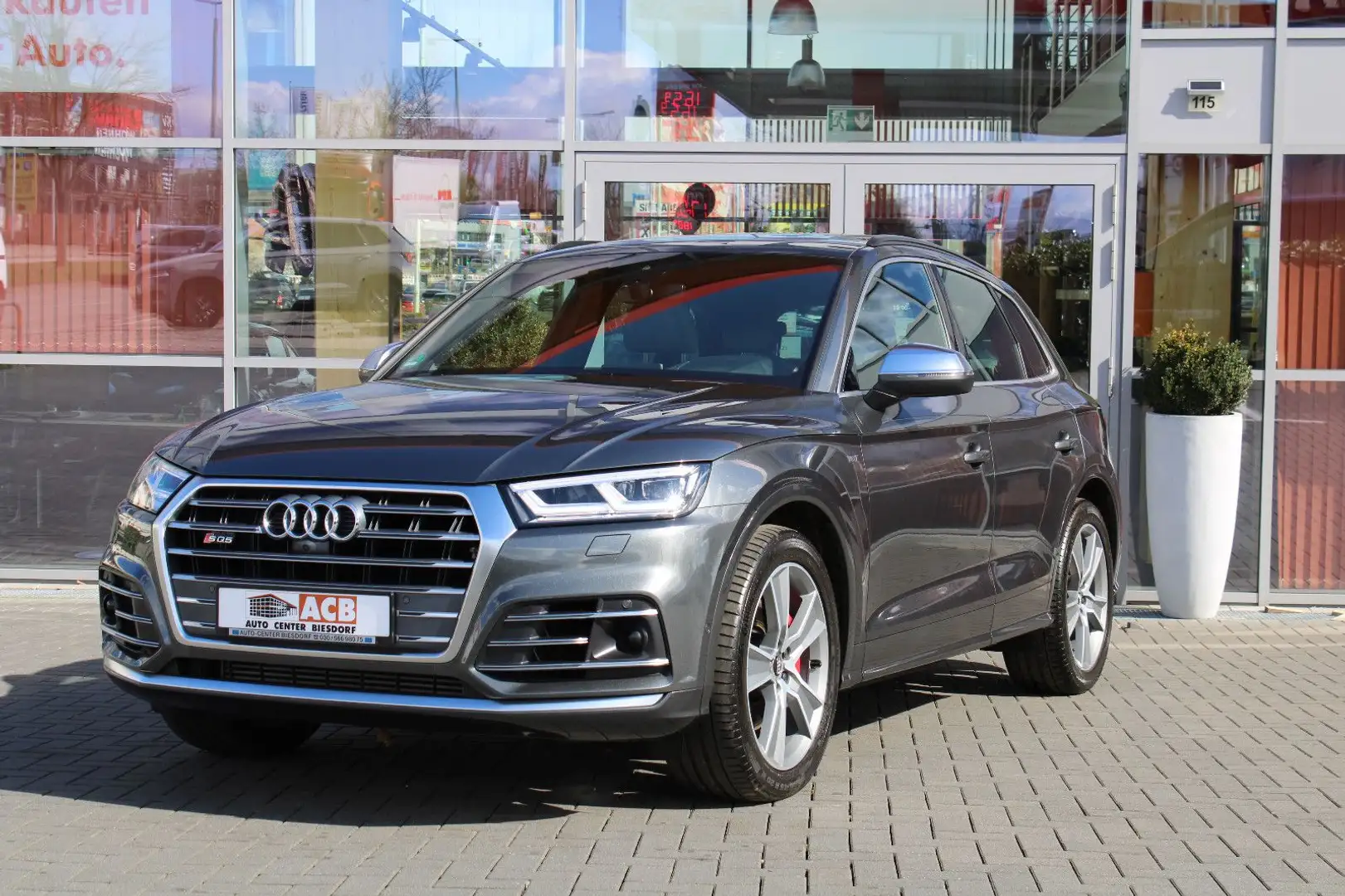 Audi SQ5 3.0 TFSI qu. ACC Pano Raute Luft Matrix AHK Grau - 2