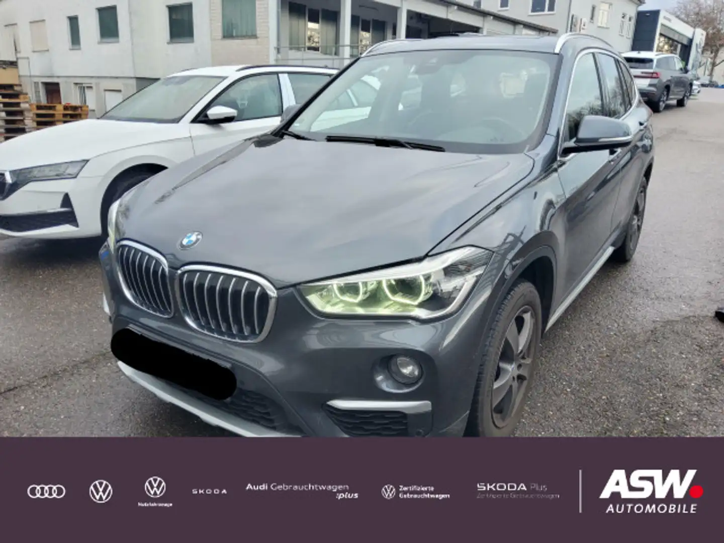 BMW X1 sDrive18i xLine LED Navi RFK SHZ Pano AHK Grijs - 1