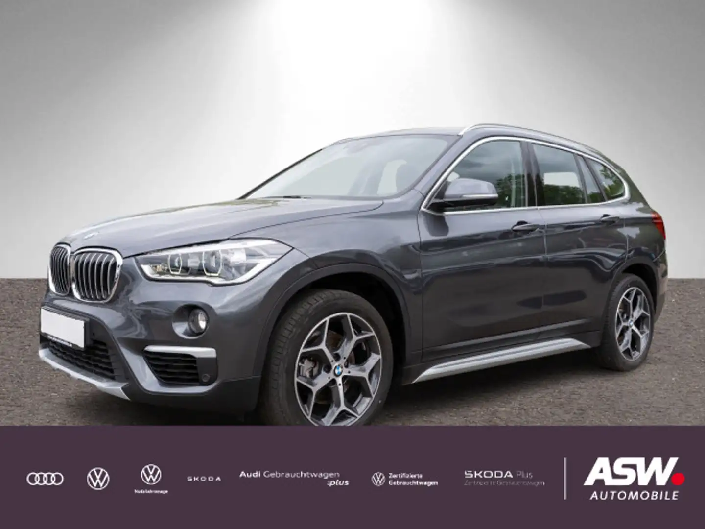 BMW X1 sDrive18i xLine LED Navi RFK SHZ Pano AHK Gris - 1