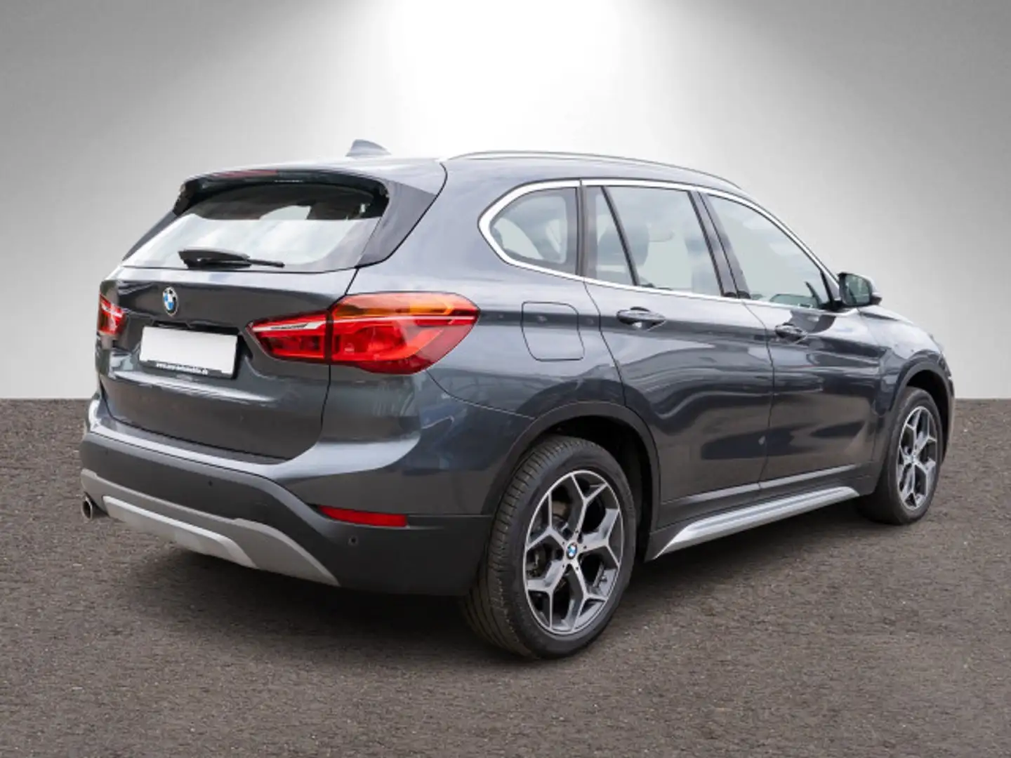 BMW X1 sDrive18i xLine LED Navi RFK SHZ Pano AHK Gris - 2