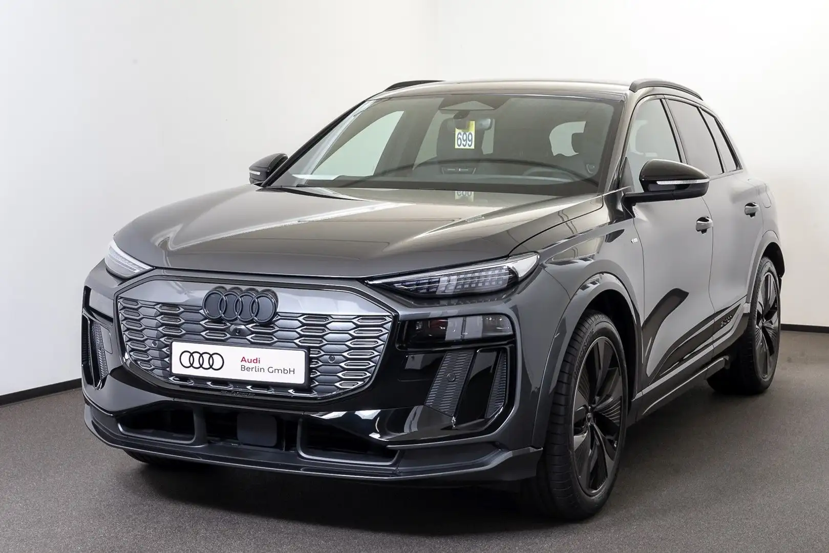 Audi Q6 quattro Grau - 2