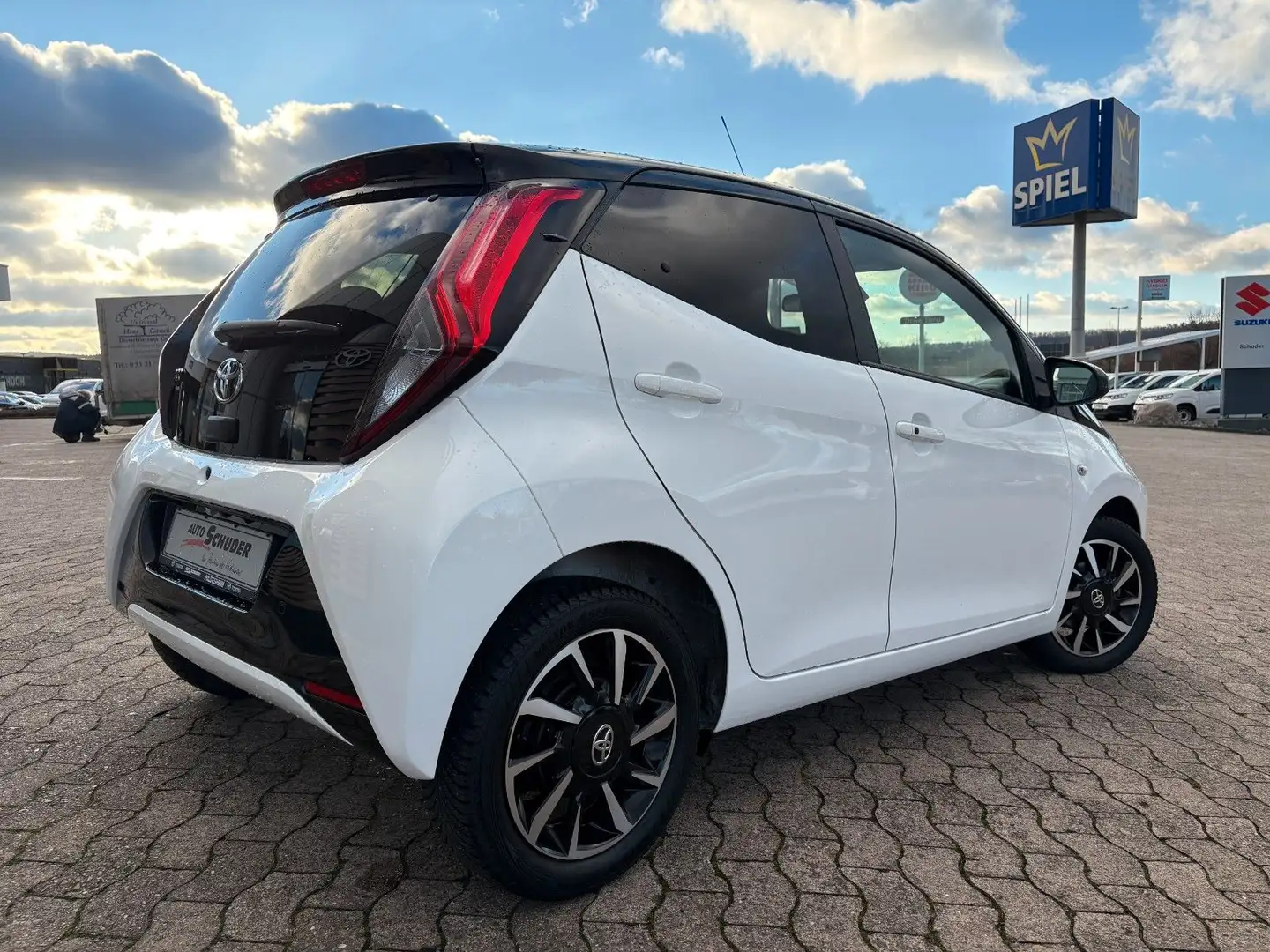 Toyota Aygo AYGO x-final *GEPFLEGT* Wit - 2