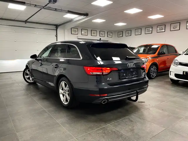 Audi A4 view 9